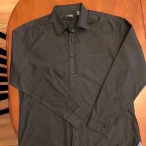Van Husen long sleeve never tuck dress shirt. NWT . Size XL slim fit.